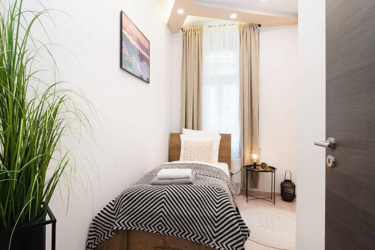 Perfect Place In The Heart Of Downtown Budapest Luaran gambar